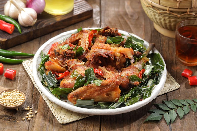 Solo Lunch Box — 8 Wings Lunch Special