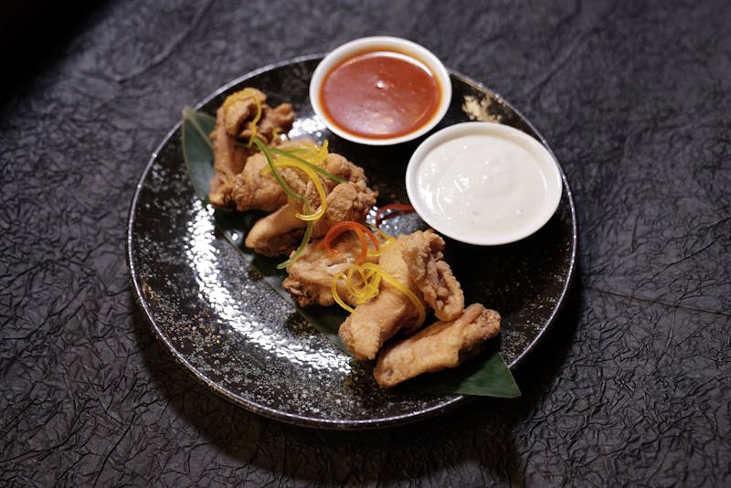 Loaded wing basket with multiple flavors and sides